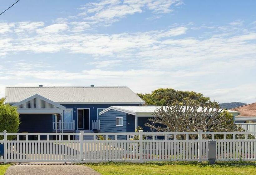 The Blue Cottages At Fingal Bay