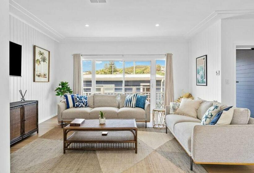 The Blue Cottages At Fingal Bay