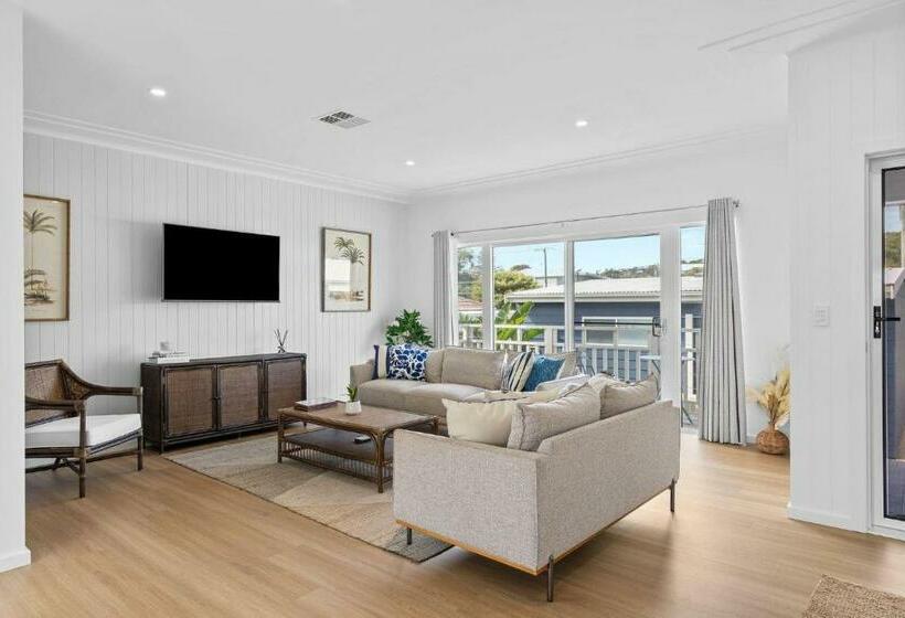 The Blue Cottages At Fingal Bay