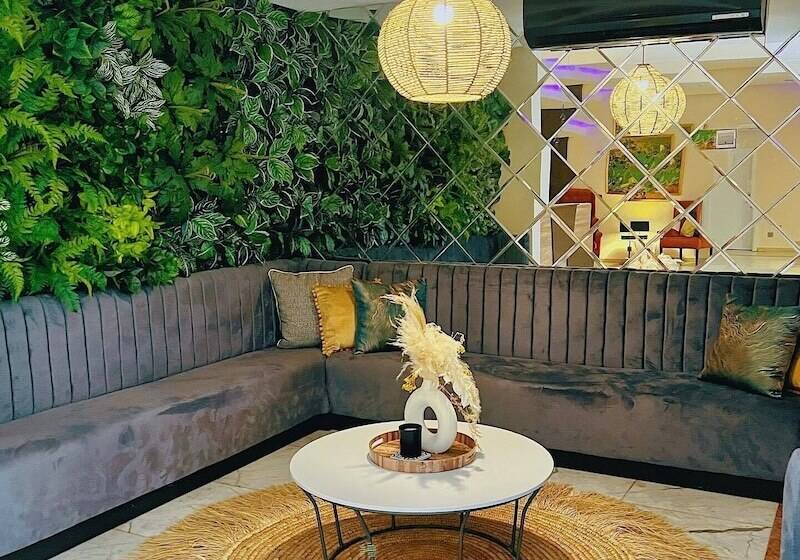 پانسیون Lala S Boutique