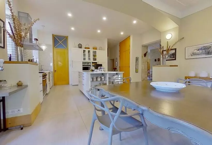 Aamiaismajoitus (B&B) Château Fleur D Aya