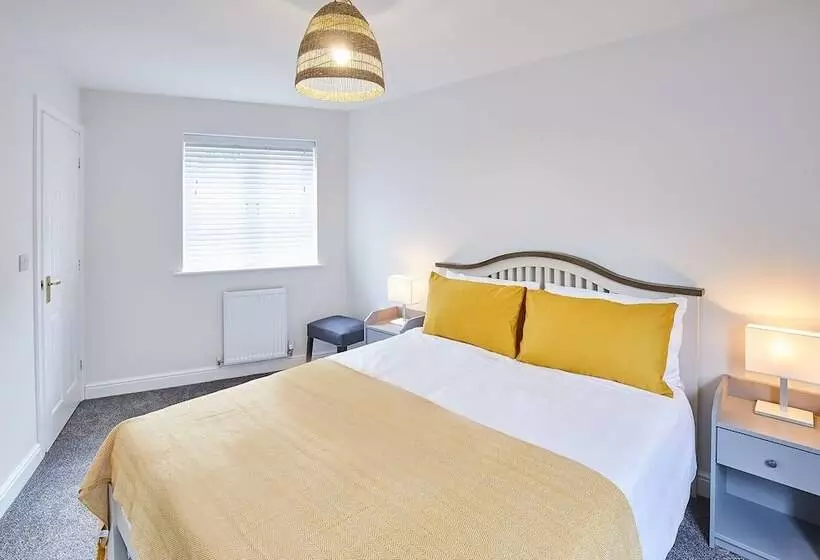 Host & Stay   Aynsley Mews