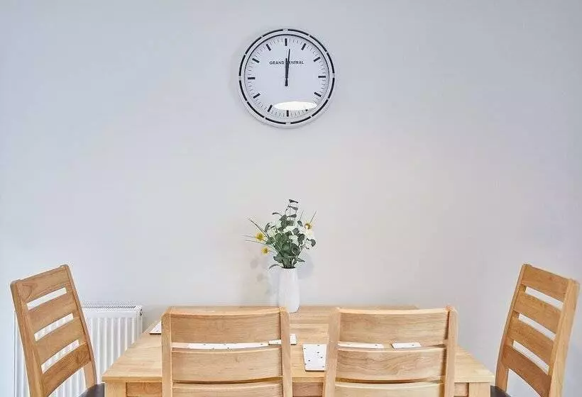 Host & Stay   Aynsley Mews