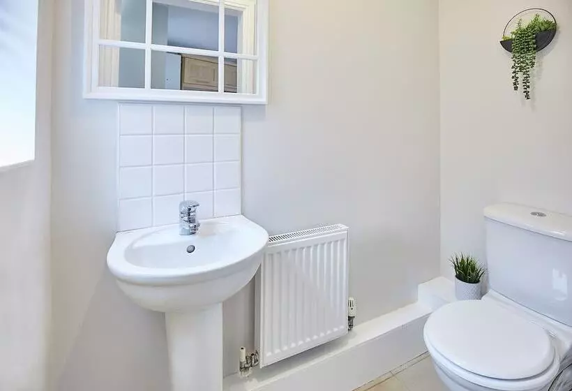 Host & Stay   Aynsley Mews