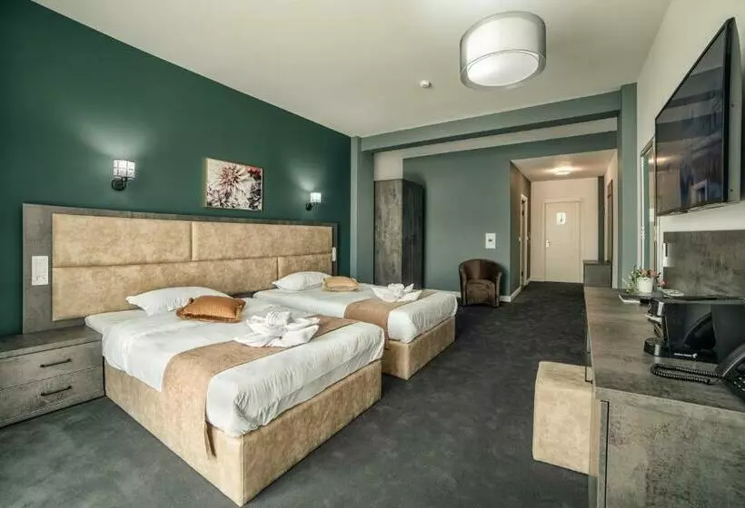 Hotelli Nordic Twins & Wellness