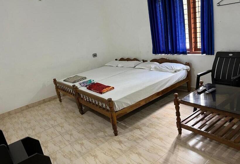 פנסיון Dakshinakasi Guest House