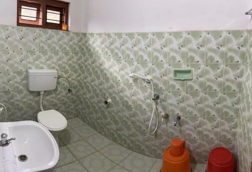 Majatalo Dakshinakasi Guest House