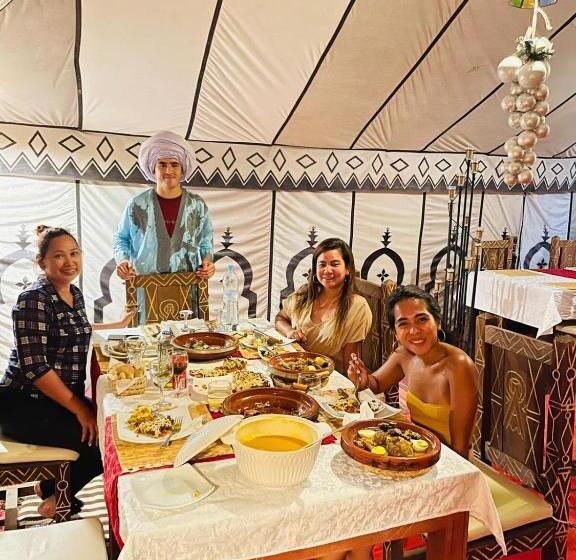 مبيت وإفطار Best Desert Luxury Camp