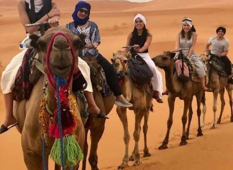 مبيت وإفطار Best Desert Luxury Camp