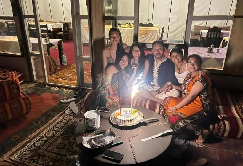 مبيت وإفطار Best Desert Luxury Camp