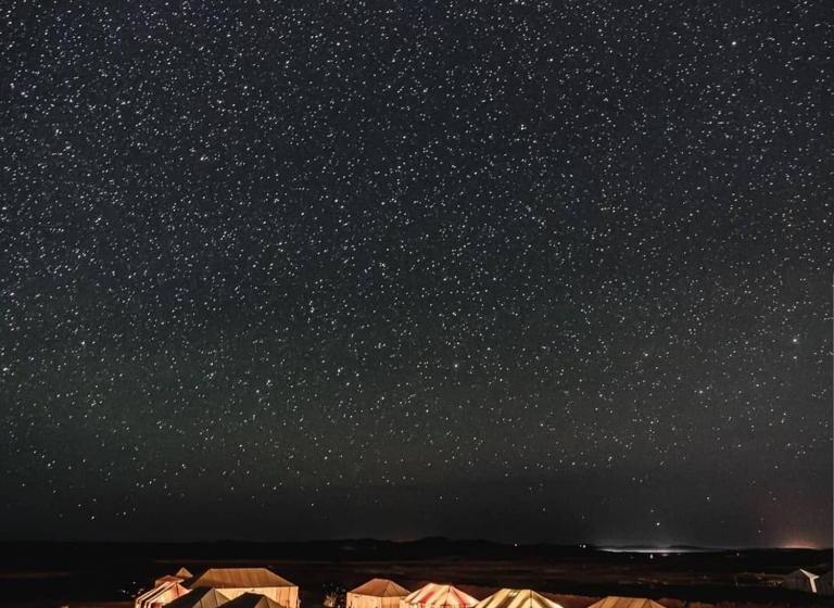 مبيت وإفطار Best Desert Luxury Camp