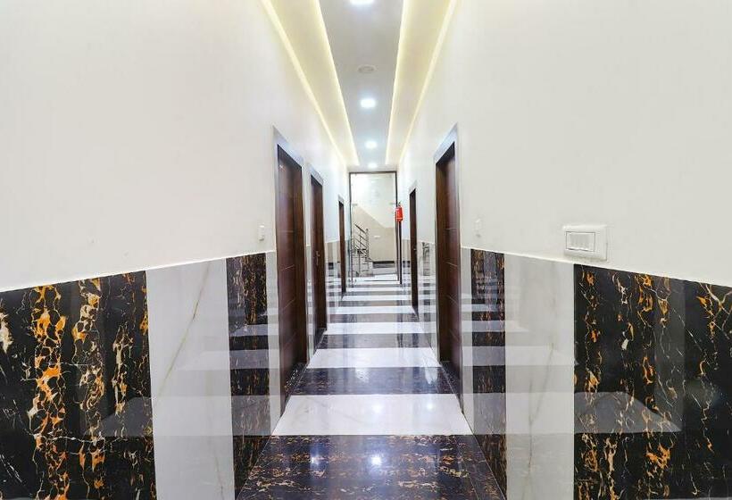 호텔 Oyo 89828 Chahat Palace