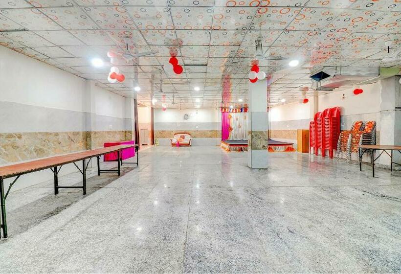 호텔 Oyo 89828 Chahat Palace