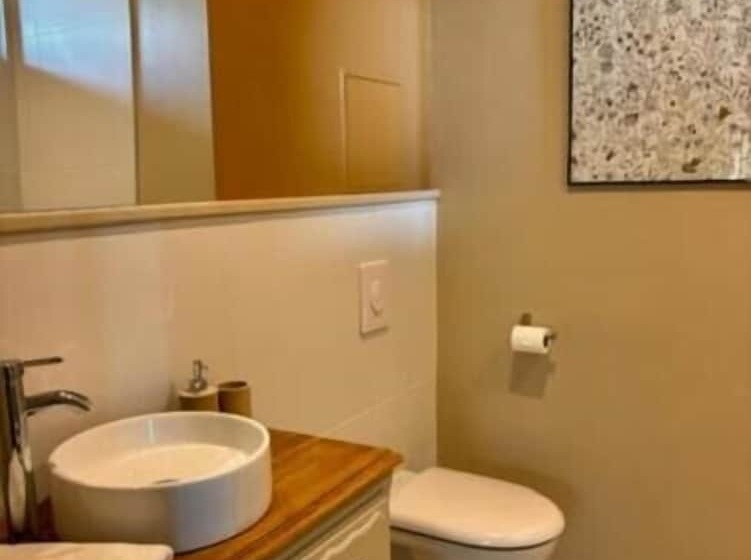 ベッドアンドブレックファースト La Suite