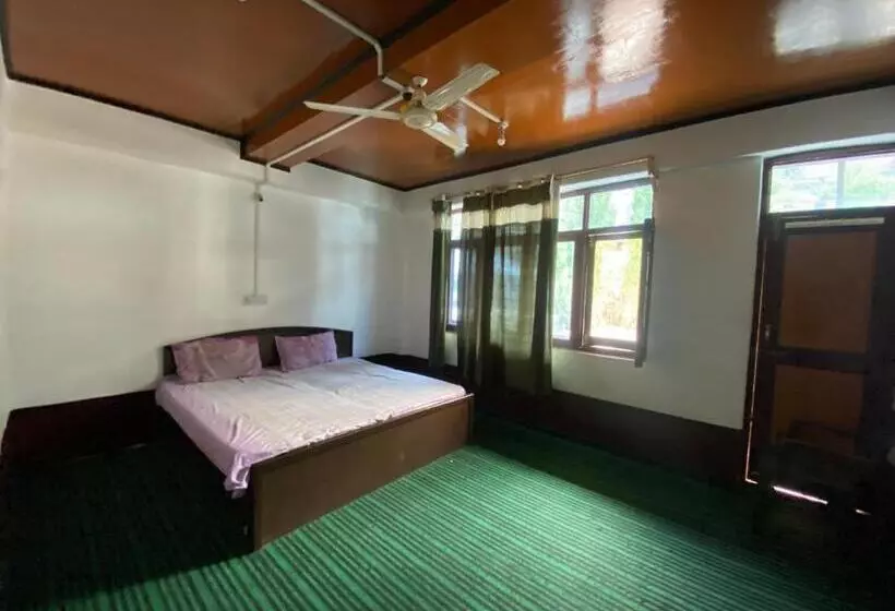 Hotel Ashiyana