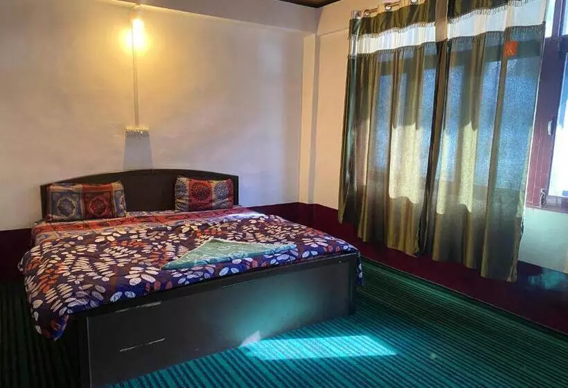Hotel Ashiyana