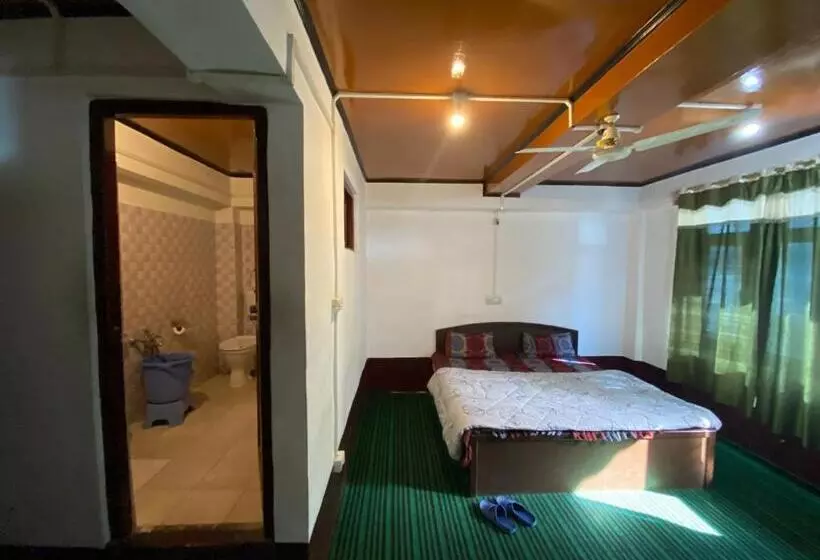 Hotel Ashiyana