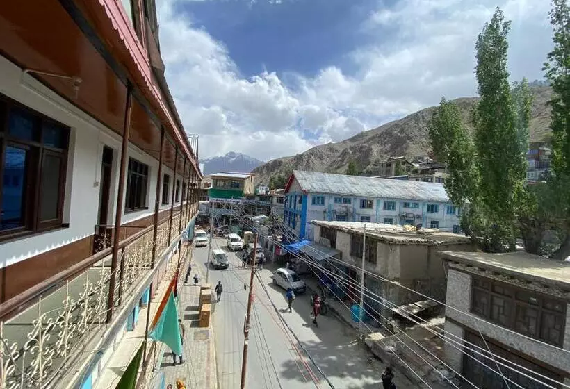 Hotel Ashiyana