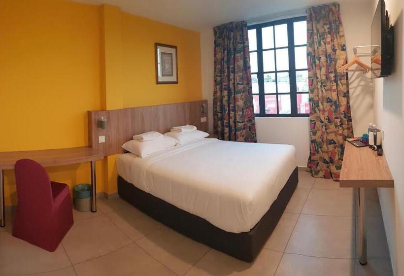 בית מלון כפרי Orkid Port Klang