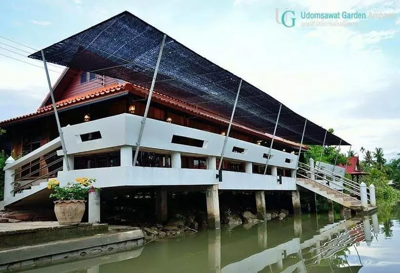 ペンション บ้านสวนอุดมสวัสดิ์ อัมพวา