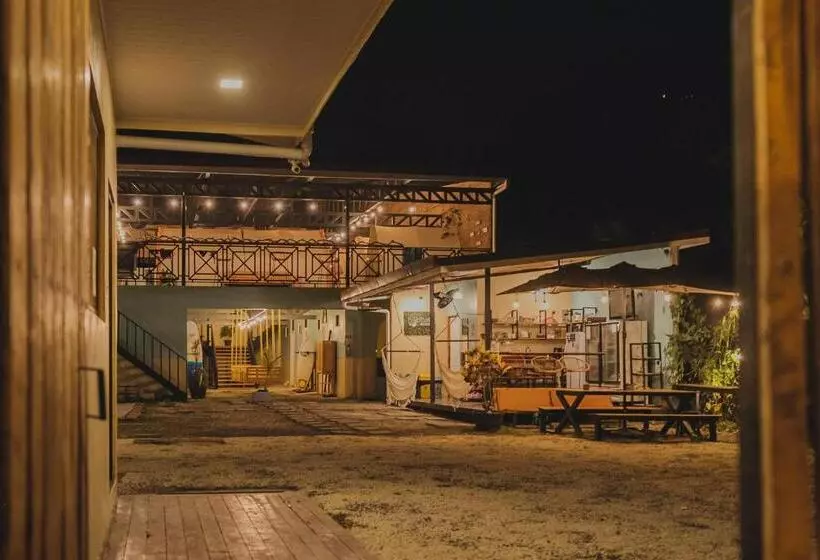 Majatalo Habitat Surf Glamp