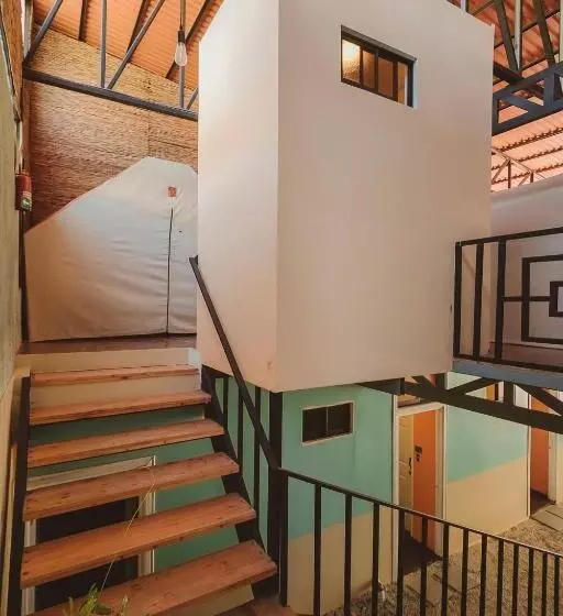 Majatalo Habitat Surf Glamp