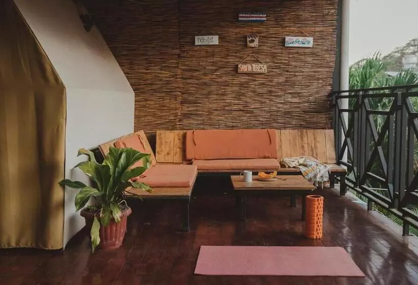 Majatalo Habitat Surf Glamp