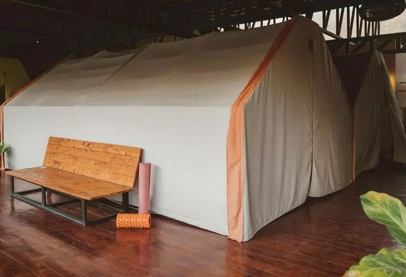 Majatalo Habitat Surf Glamp