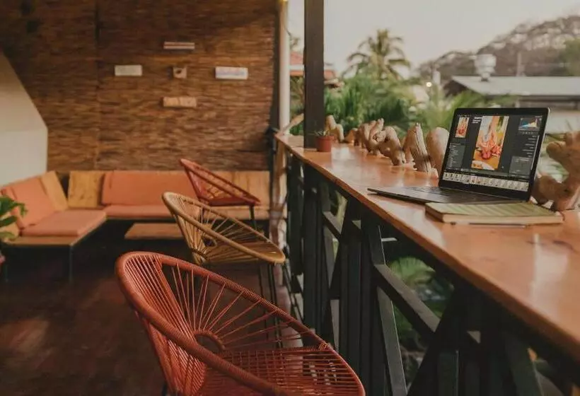 Majatalo Habitat Surf Glamp