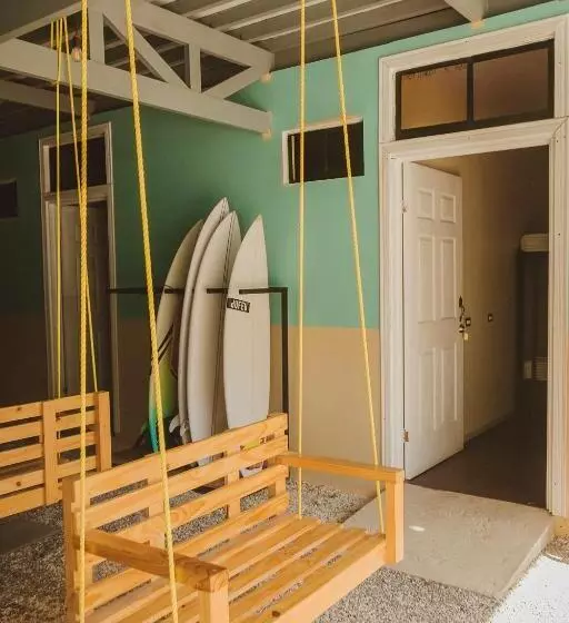 Majatalo Habitat Surf Glamp