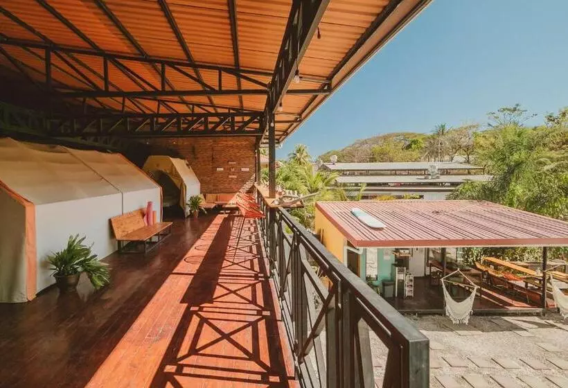 Majatalo Habitat Surf Glamp