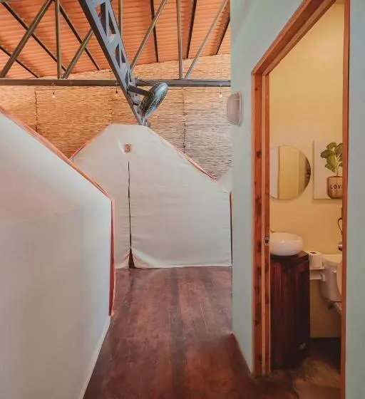 Majatalo Habitat Surf Glamp