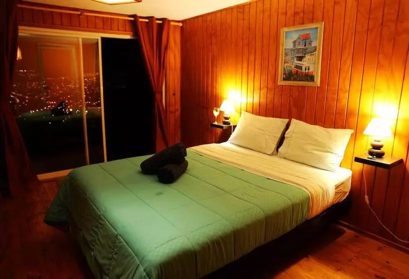 هتل Costa Azul Bed & Breakfast   Hostel