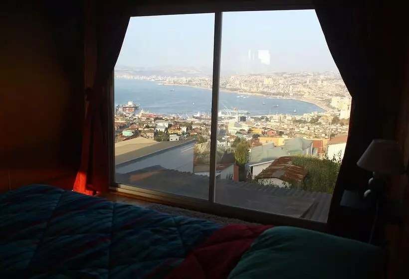 هتل Costa Azul Bed & Breakfast   Hostel