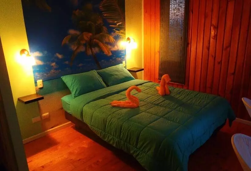 هتل Costa Azul Bed & Breakfast   Hostel