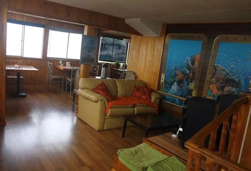هتل Costa Azul Bed & Breakfast   Hostel