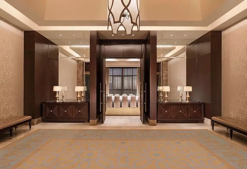 Crimson Hotel Filinvest City, Manila