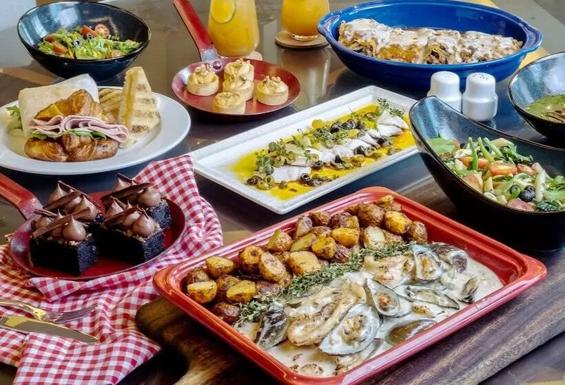 Crimson Hotel Filinvest City, Manila