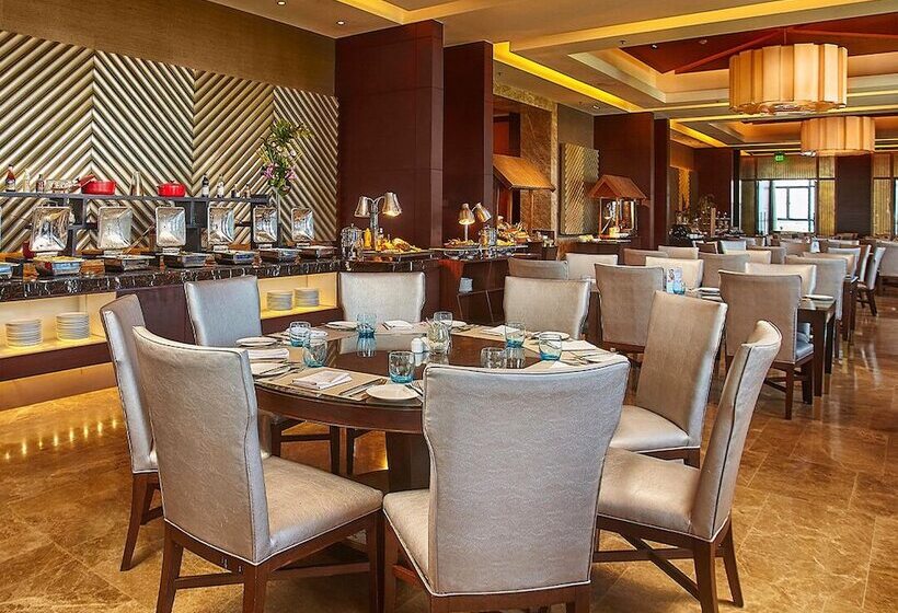 Crimson Hotel Filinvest City, Manila