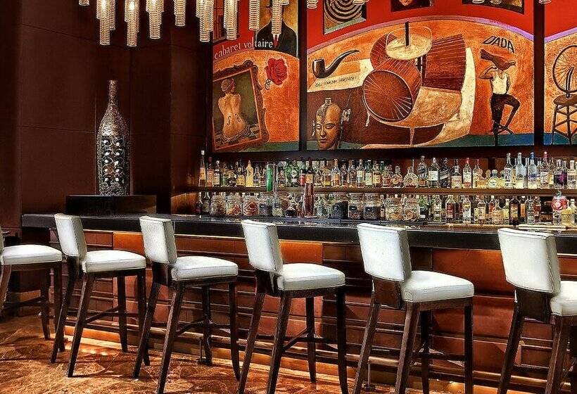 Crimson Hotel Filinvest City, Manila