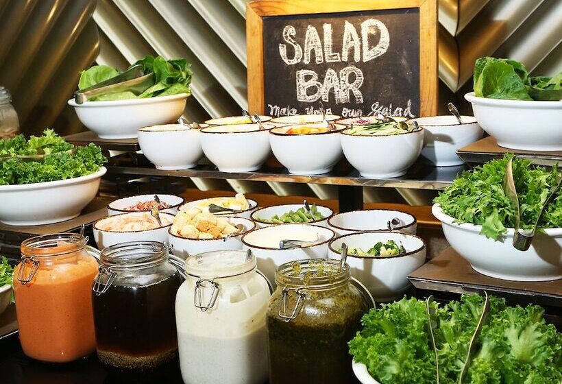 Crimson Hotel Filinvest City, Manila