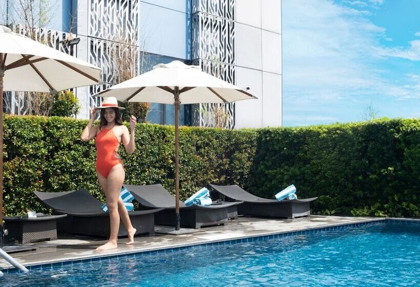 Crimson Hotel Filinvest City, Manila