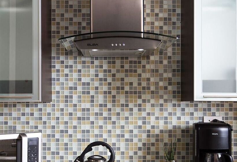 Crimson Hotel Filinvest City, Manila