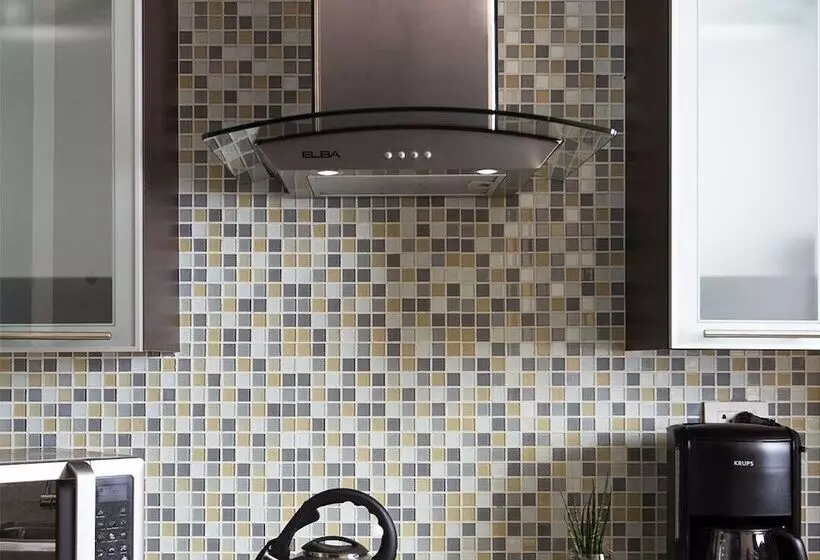 Crimson Hotel Filinvest City, Manila