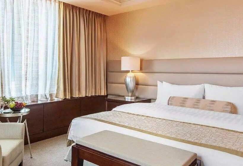 Crimson Hotel Filinvest City, Manila