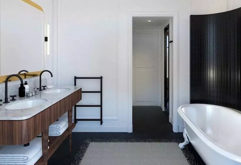 Отель Hôtel Les Lumières Relais & Châteaux