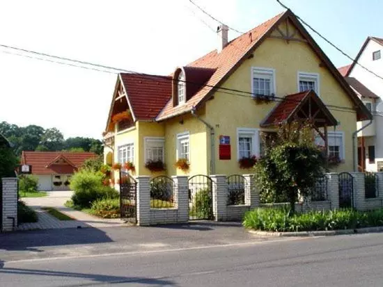 هتل Mika Vendégház