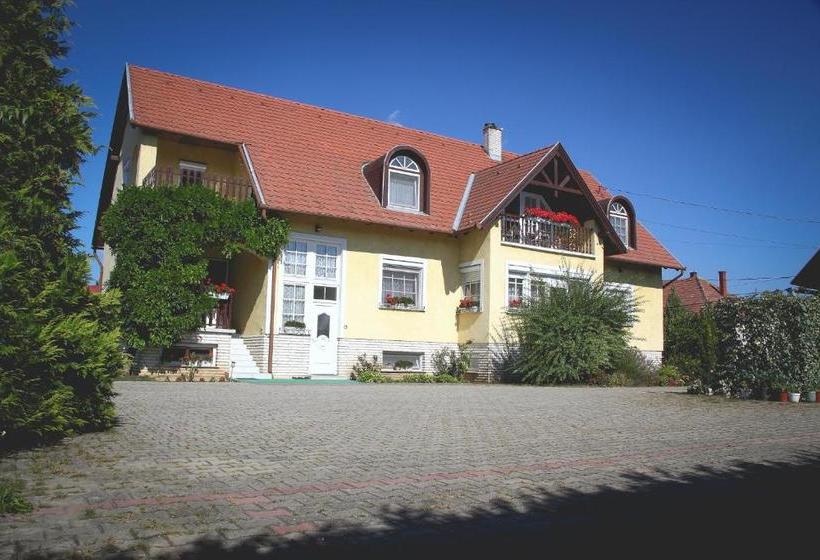 בית מלון כפרי Mika Vendégház