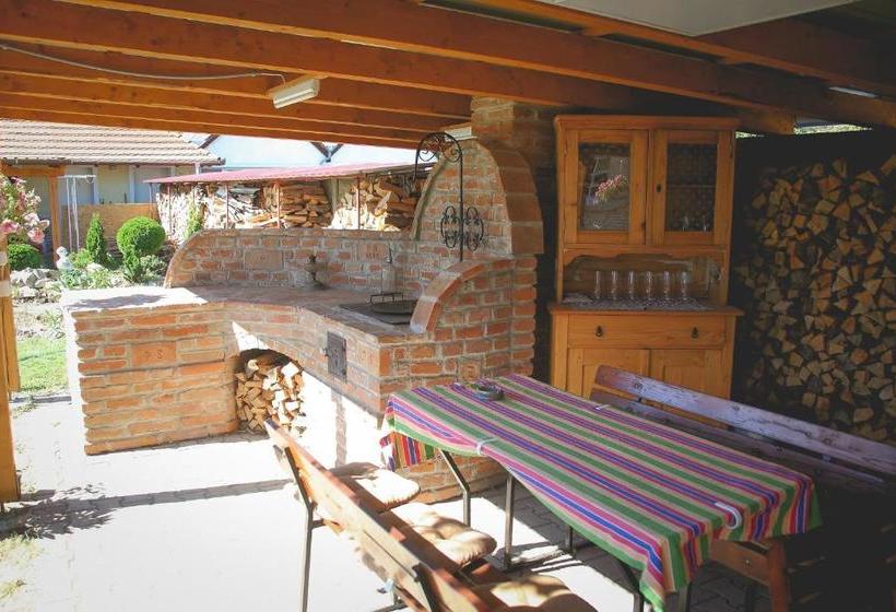 בית מלון כפרי Mika Vendégház