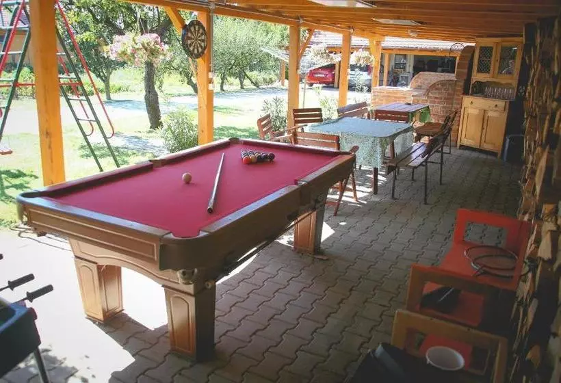 هتل Mika Vendégház